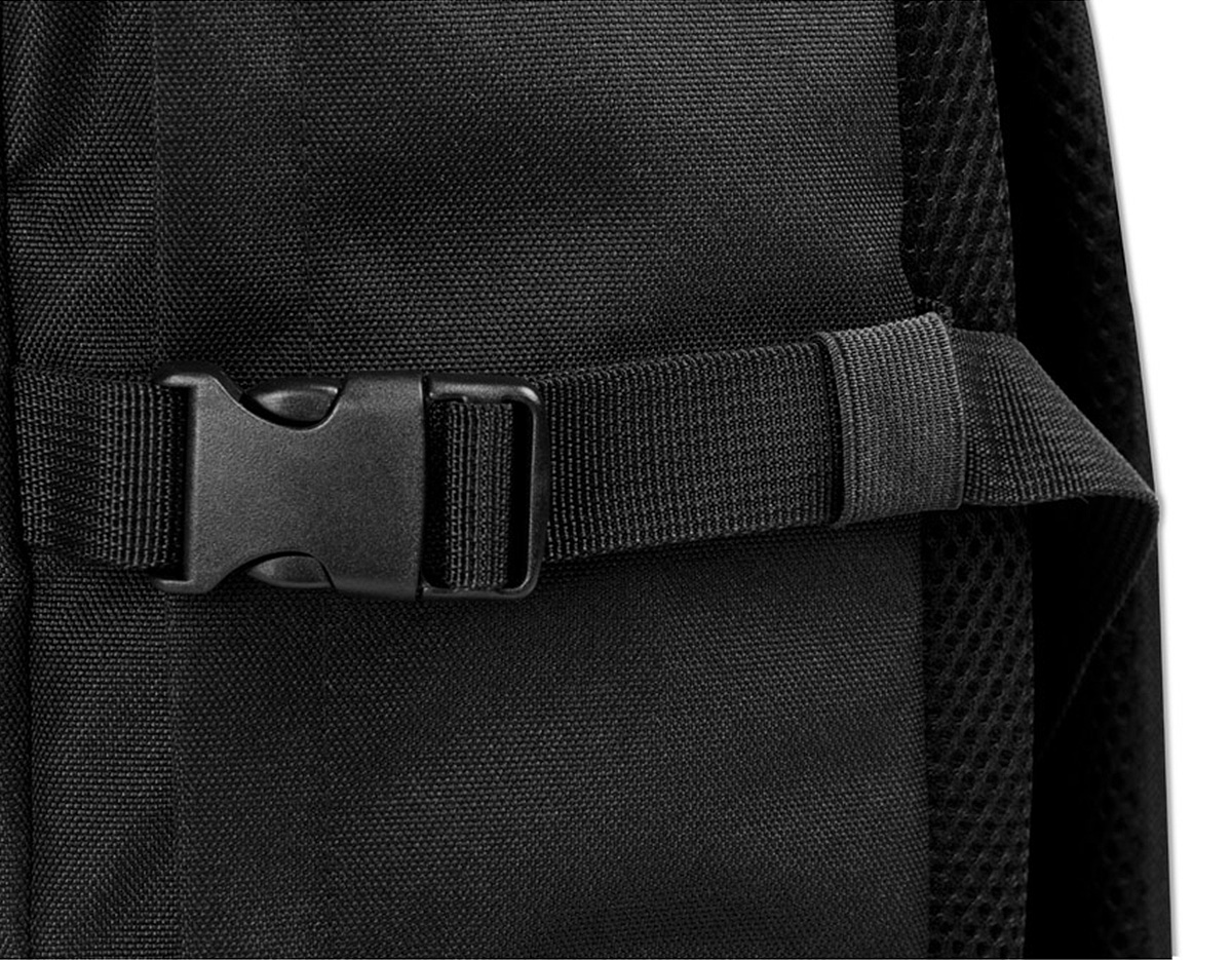 Mochila para utilização diária em ambientes profissionais ou de lazer, Ideal também para esportes e caminhadas ao ar livre. O seu design torna esta mochila um produto versátil e resistente. Composta por poliéster reciclado 600D de alta densidade e forro em poliéster reciclado 210D. Possui um compartimento principal com bolso para notebook até 17.3" e diversos bolsos que facilitam a organização dos itens, um bolso com zíper e um bolso lateral. Possui características particulares como cintas de compressão nas laterais, tiras multifuncionais em webbing, alça peitoral ajustável, pega na parte superior e alça para trolley em caso de necessidade. Contém também um emblema removível, com o mesmo material da mochila, ideal para personalização. Capacidade até 21L.