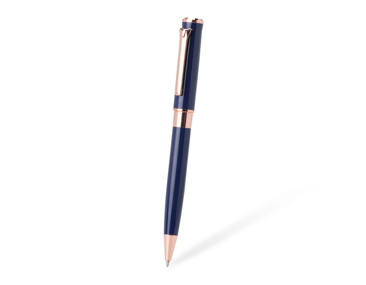 Caneta esferográfica de carga azul de 1.0mm com acionamento por rotação e construção totalmente em metal, que proporciona uma pegada confortável para uma escrita mais precisa.