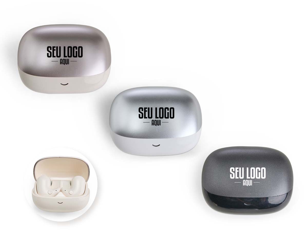 Fones de ouvido em plástico com design ergonômico, proporcionando encaixe confortável e discreto aos ouvidos. Possuem autonomia de até 4 horas para ouvir ou falar. Acompanham estojo carregador e cabo USB-C, garantindo praticidade no uso e recarga no dia a dia.
