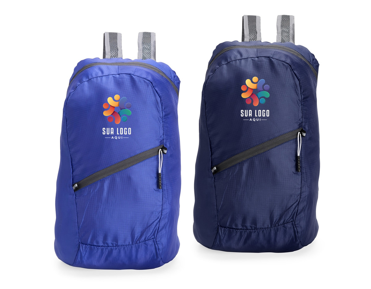 Mochila dobrável com design leve e moderno, confeccionada em poliéster resistente à água. Com capacidade de até 14 litros, possui compartimento principal espaçoso, bolso frontal e alças ajustáveis com revestimento em espuma respirável para maior conforto. Acompanha saco em nylon com regulagem, facilitando o transporte quando dobrada.