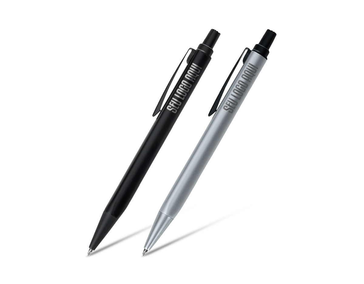 Caneta com corpo metálico em formato triangular, que proporciona maior ergonomia e conforto durante o uso. Possui carga esferográfica azul e acionamento por clique, ideal para uma escrita prática e eficiente no dia a dia.