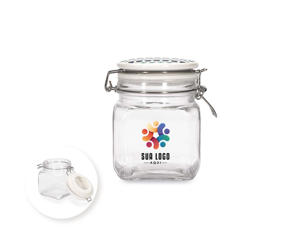 Pote de vidro multifuncional com capacidade de 700ml. Ideal para armazenar alimentos de forma segura, conta com tampa com fechamento hermético, anel de vedação e trava de segurança, garantindo maior conservação e frescor do conteúdo por mais tempo.
