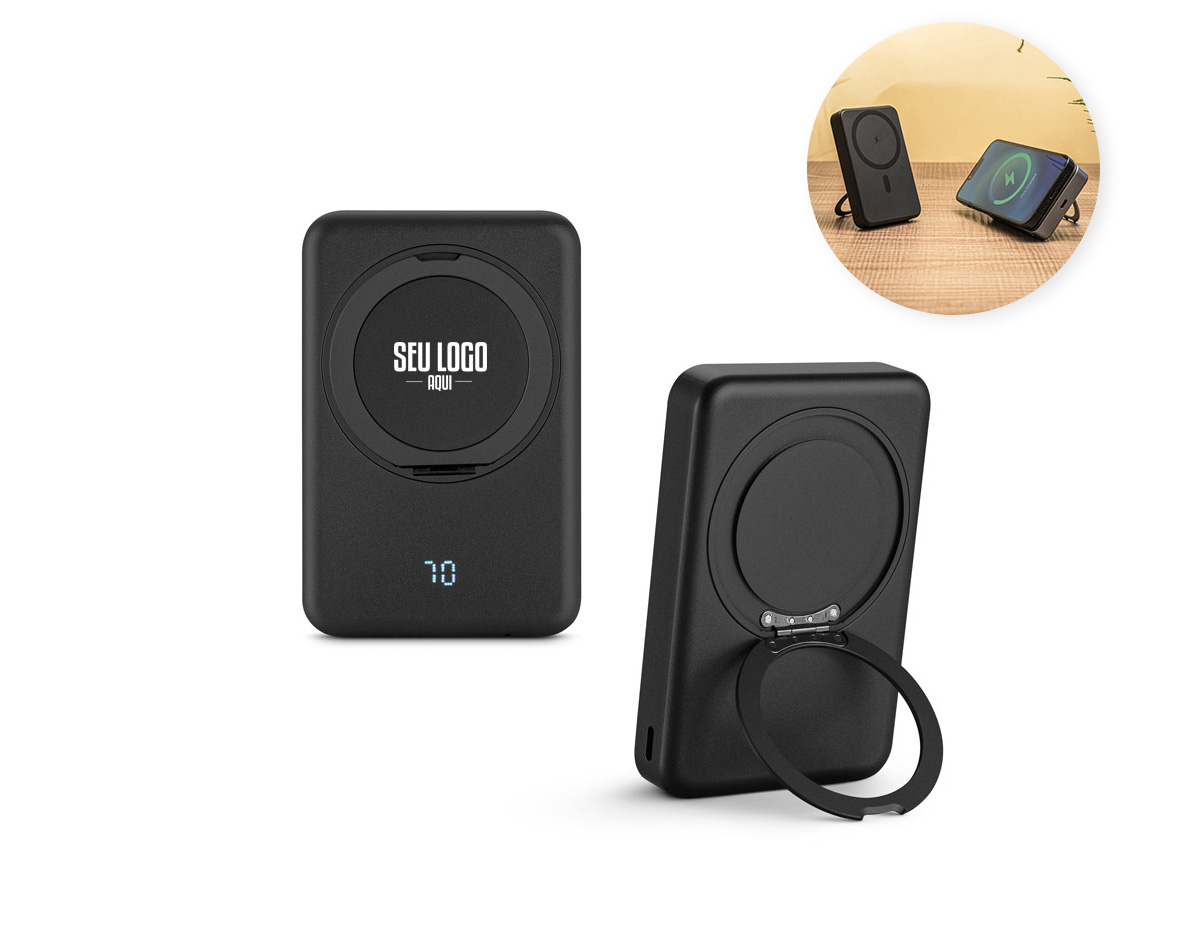 Bateria portátil magnética em ABS 100% reciclado, com carregador wireless super-rápido. Graças à capacidade magnética e carregamento sem fios, é fácil de fixar ao seu dispositivo móvel. A argola de suporte permite adaptar a posição para colocar o dispositivo móvel na vertical ou horizontal e ajustar a inclinação. Apresenta uma capacidade de 10.000 mAh, duas portas de entrada/saída USB-C com carregamento rápido PD 20W e potência máxima de 15W para carregamento super-rápido sem fios. Compatível com dispositivos móveis com tecnologia de carregamento sem fios. Incluso um cabo de carregamento rápido de saída dupla USB-A/USB-C e um grip magnético extra para os smartphones que não têm a função magnética.