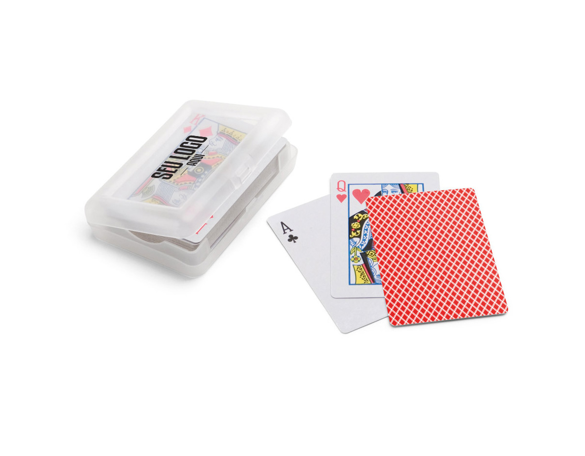 Baralho com 54 cartas em papel plastificado, ideal para jogos duradouros e resistentes ao uso frequente. Fornecido em caixa rígida que garante proteção e facilidade no transporte. Um brinde clássico, versátil e divertido, perfeito para campanhas promocionais, eventos corporativos ou ações que valorizam entretenimento com estilo e praticidade.