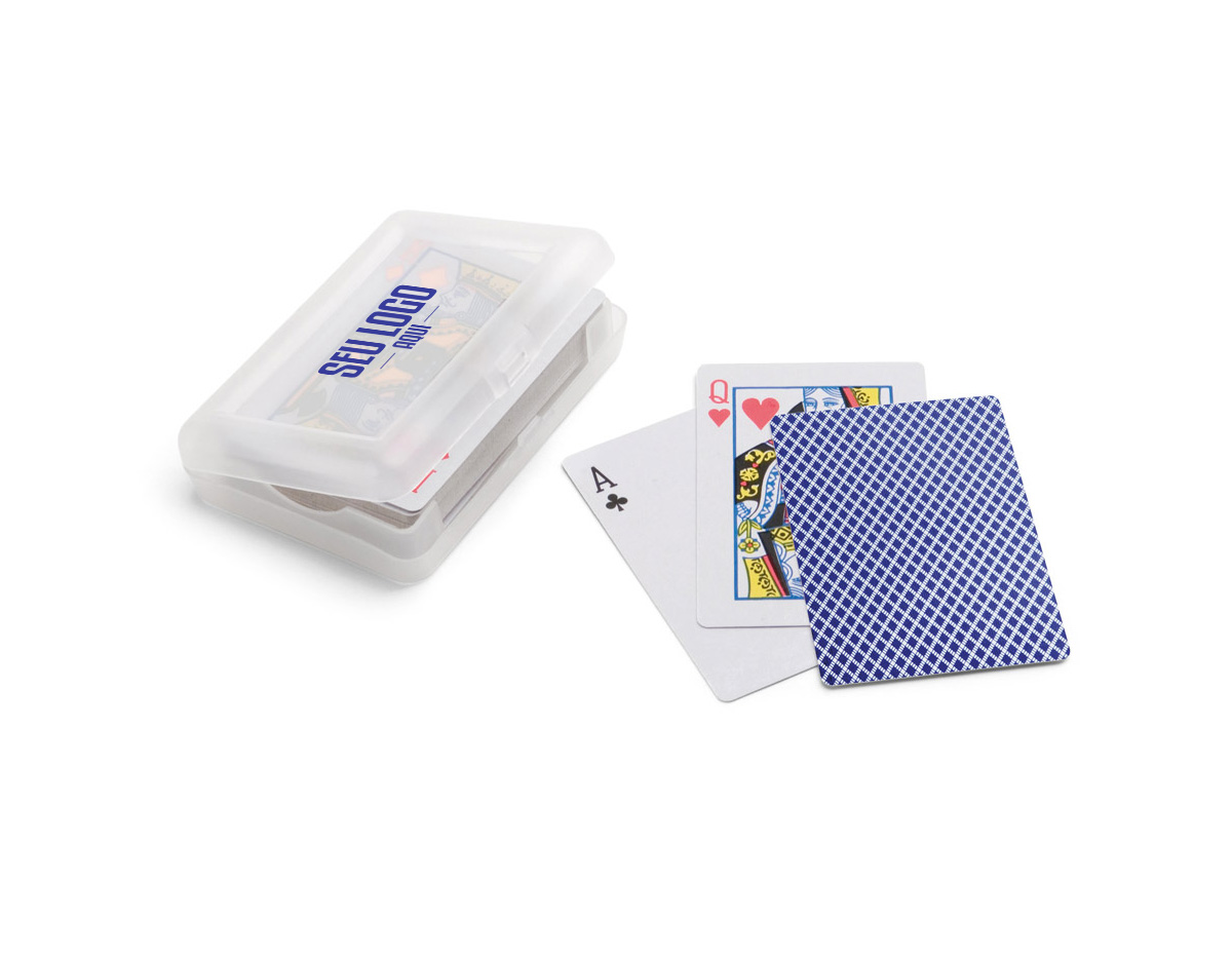 Baralho com 54 cartas em papel plastificado, ideal para jogos duradouros e resistentes ao uso frequente. Fornecido em caixa rígida que garante proteção e facilidade no transporte. Um brinde clássico, versátil e divertido, perfeito para campanhas promocionais, eventos corporativos ou ações que valorizam entretenimento com estilo e praticidade.