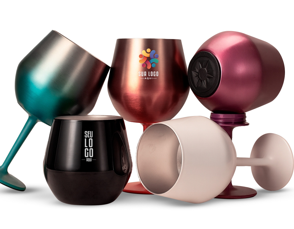 Taça térmica com capacidade de até 350ml. Contém estrutura em inox de parede dupla e haste em plástico com base emborrachado antiderrapante. Pode ser desmontada e utilizada como copo. Contém base antiderrapante para encaixar no copo quando desmontada.