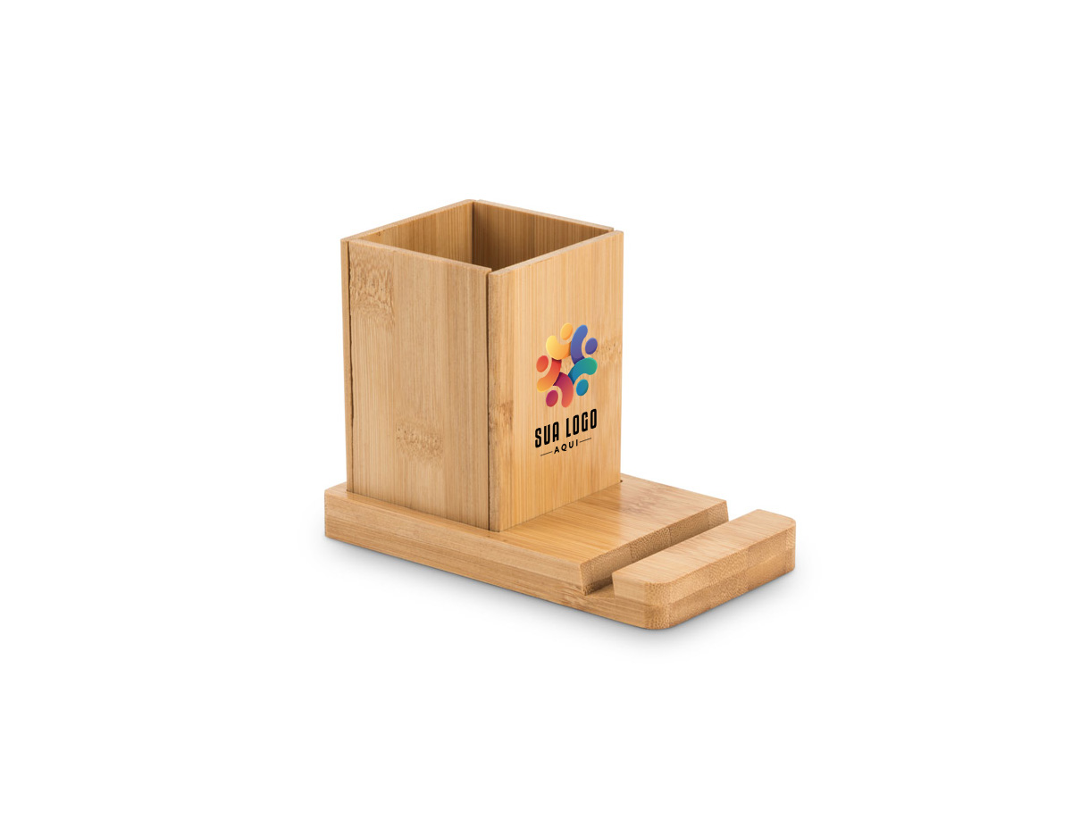 Porta Canetas com Suporte Celular, ideal para organizar o seu espaço de trabalho. Composto por 1 canaleta para suporte do seu celular ou de um copo, desmontável, para organizar as suas esferográficas e outros materiais de trabalho.