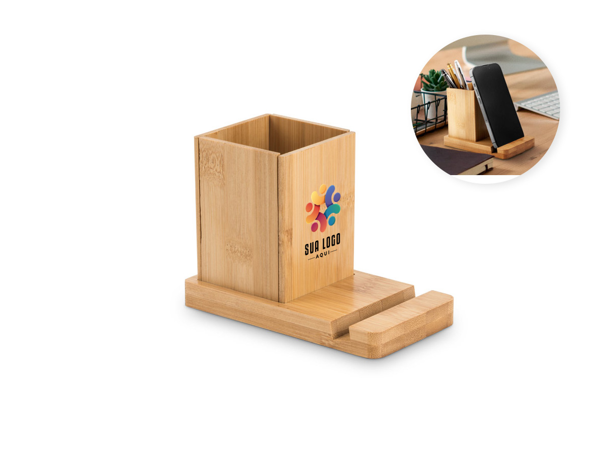 Porta Canetas com Suporte Celular, ideal para organizar o seu espaço de trabalho. Composto por 1 canaleta para suporte do seu celular ou de um copo, desmontável, para organizar as suas esferográficas e outros materiais de trabalho.