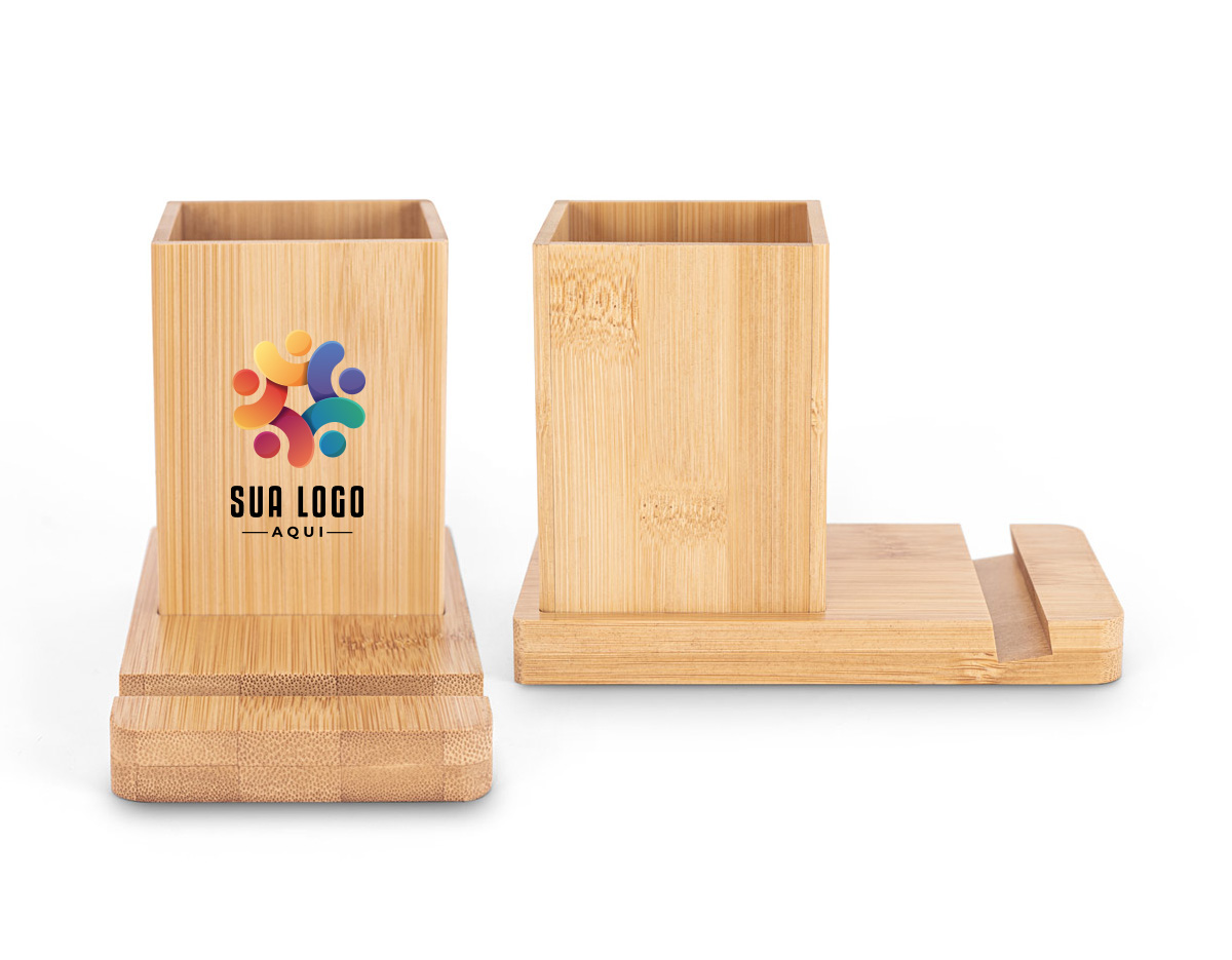 Porta Canetas com Suporte Celular, ideal para organizar o seu espaço de trabalho. Composto por 1 canaleta para suporte do seu celular ou de um copo, desmontável, para organizar as suas esferográficas e outros materiais de trabalho.