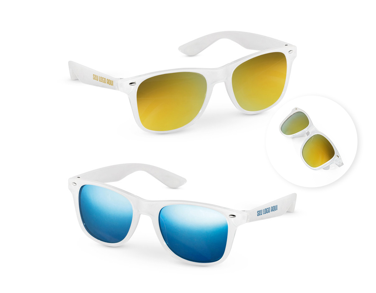 Óculos de sol em policarbonato, com armação translúcida e lentes espelhadas de categoria 3. Oferece proteção UV400, garantindo estilo e segurança contra os raios solares.