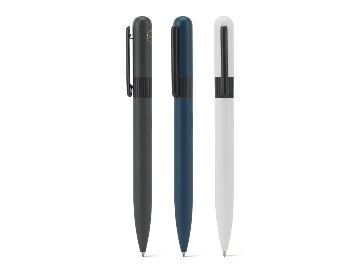 Caneta em metal 60% reciclado, com design arredondado que proporciona escrita suave e confortável. Possui clipe, mecanismo twist e tinta preta com alcance de até 1,5 km. Um brinde corporativo elegante, durável e alinhado a práticas sustentáveis.