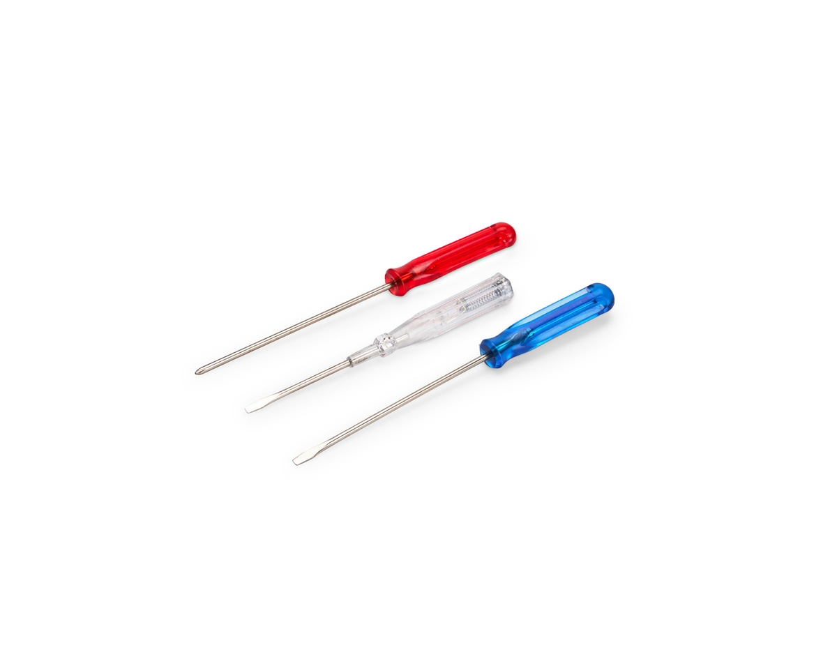 Kit ferramentas com três chaves de cabo plástico, haste e ponta metálicas. Contém chave de fenda, chave Phillips e chave de teste. Acompanha estojo plástico com espuma removível para acomodar as ferramentas.