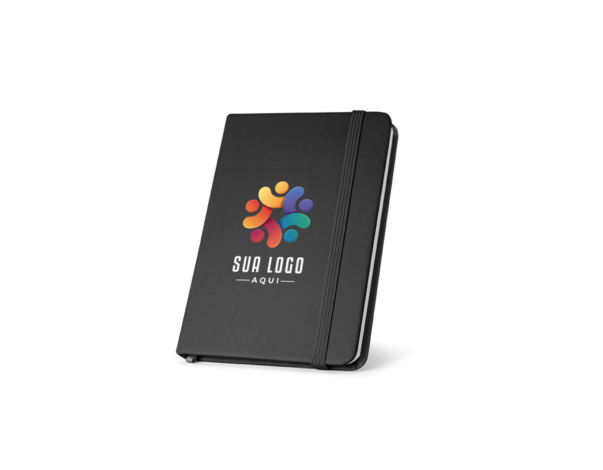 Caderno de bolso com capa dura em couro sintético, 160 páginas lisas, fita separadora e fecho com elástico. Compacto e elegante, é o brinde corporativo ideal para anotações rápidas com um toque de sofisticação.
