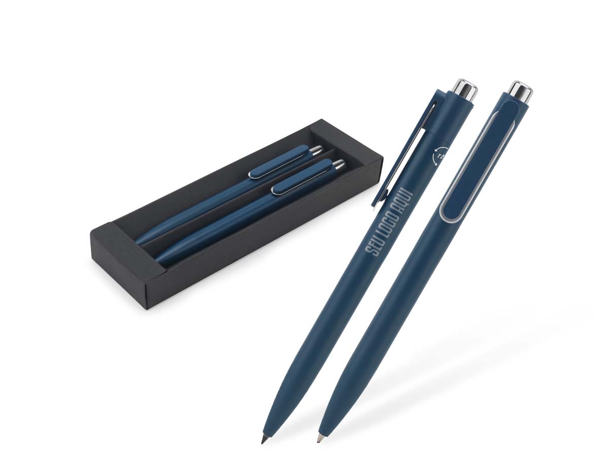 Conjunto composto por uma esferográfica e uma caneta sem tinta, ambas em alumínio 94% reciclado. A esferográfica tem escrita em azul até 1.5 km, e a caneta sem tinta permite um uso prolongado sem a necessidade de apontar. Um conjunto que proporciona uma sensação de escrita suave e fluída. Medidas:  Esferográfica: ø10 x 138 mm | Caneta sem tinta: ø10 x 138 mm.