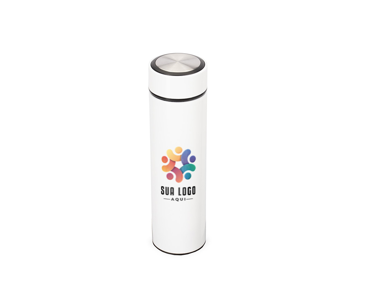 Uma garrafa térmica com capacidade máxima de 500ml. Feita em aço inox, conta com tampa rosqueável e revestimento externo emborrachado que facilita a pegada. Possui parede dupla e isolamento a vácuo, o que permite conservar a temperatura de líquidos por mais tempo. Acompanha infusor em inox.