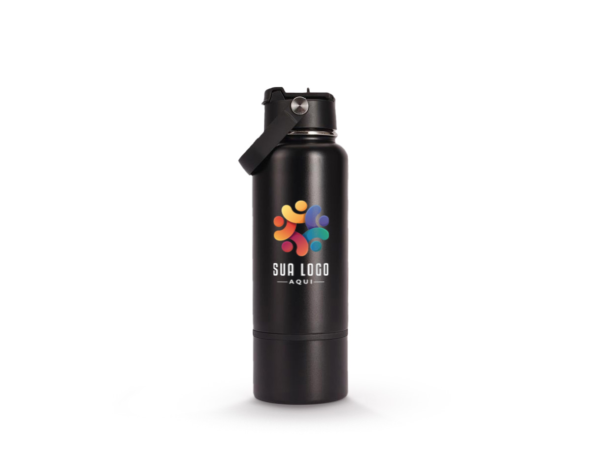 Garrafa térmica em inox com pintura eletrostática e capacidade de até 800ml. Apresenta estrutura interna de parede dupla e vedação a vácuo, o que ajuda a conservar a temperatura de líquidos por mais tempo. Conta ainda com fundo removível. Possui tampa plástica rosqueável com protetor para o bocal, bico flip, canudo interno removível e alça fixa para transporte.