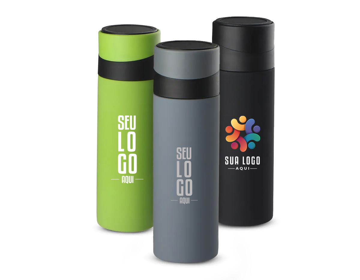 Garrafa térmica de 400 ml em aço inox com parede dupla, que mantém a temperatura das bebidas por mais tempo. Possui tampa rosqueável com apoio para celular, unindo praticidade e design moderno, ideal como brinde corporativo que valoriza a utilidade e o estilo no dia a dia.