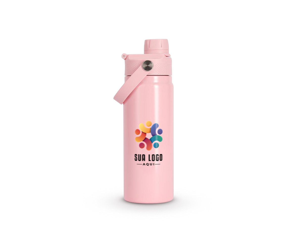 Garrafa térmica em inox de 600ml, com parede dupla e isolamento a vácuo para manter a temperatura de bebidas por mais tempo. Conta com tampa plástica rosqueável com proteção para o bocal e alça fixa para transporte. Brinde durável, funcional e ideal para uso diário.