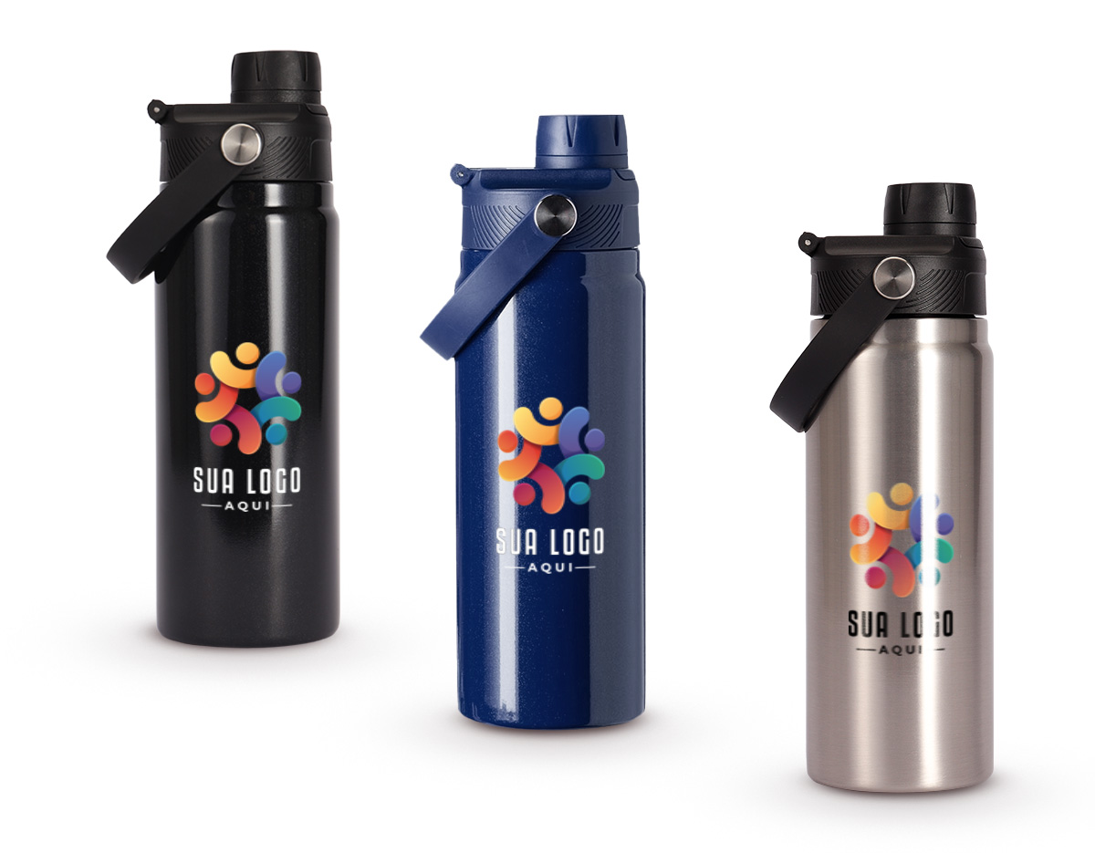 Garrafa térmica em inox de 600ml, com parede dupla e isolamento a vácuo para manter a temperatura de bebidas por mais tempo. Conta com tampa plástica rosqueável com proteção para o bocal e alça fixa para transporte. Brinde durável, funcional e ideal para uso diário.