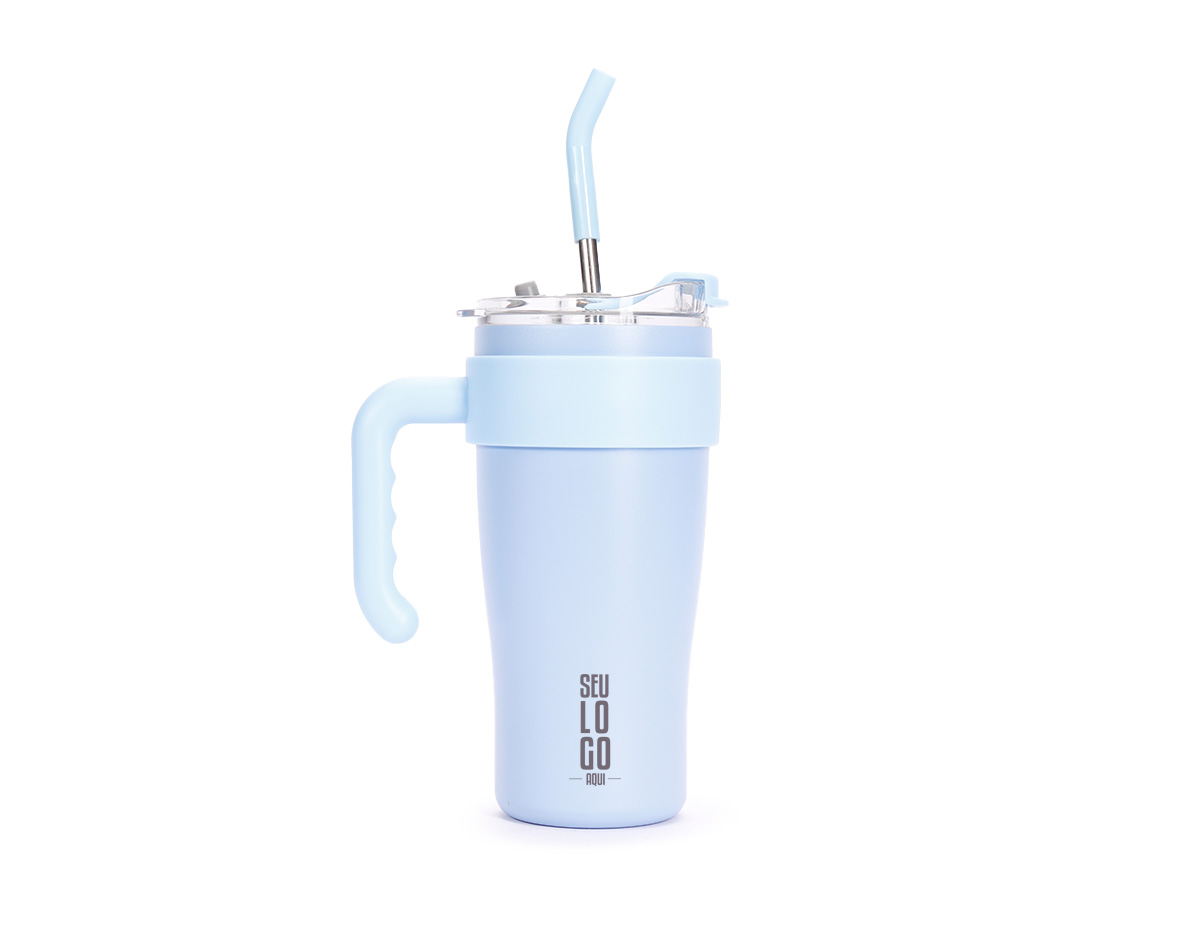 Caneca térmica em inox com capacidade máxima de 800ml. Possui estrutura em parede dupla, alça ergonômica em plástico, tampa rosqueável com vedação a vácuo, protetor para bocal e acesso para canudo com tampa em silicone. Acompanha canudo de inox com ponta de silicone removível.