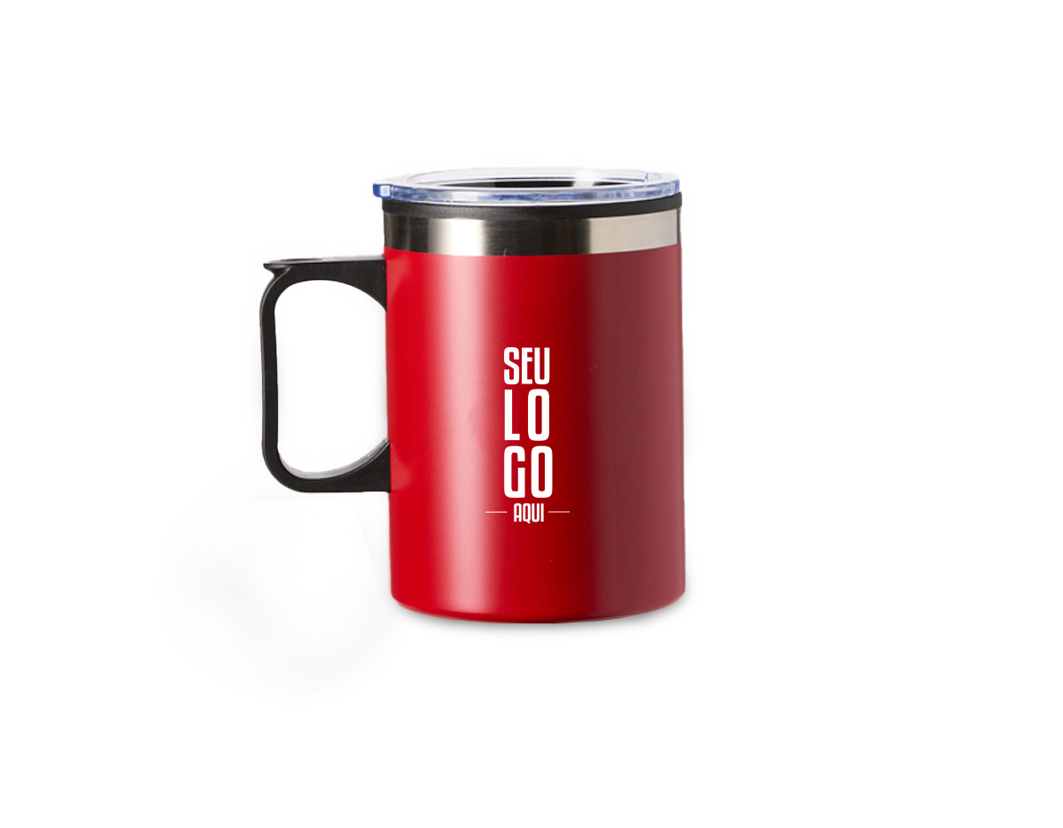 Caneca plástica com capacidade de até 375ml e revestimento externo em inox que reduz o contato direto com a temperatura dos líquidos. Conta com tampa plástica com bocal e trava de segurança, além de base emborrachada antiderrapante.