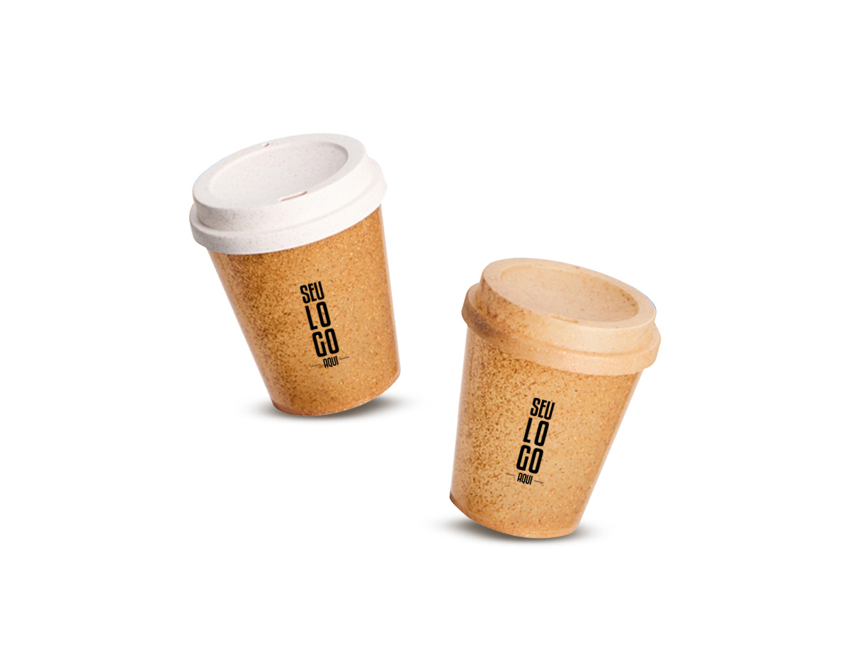 Copo feito em fibra de coco com capacidade de até 350ml. Possui tampa plástica com bocal.