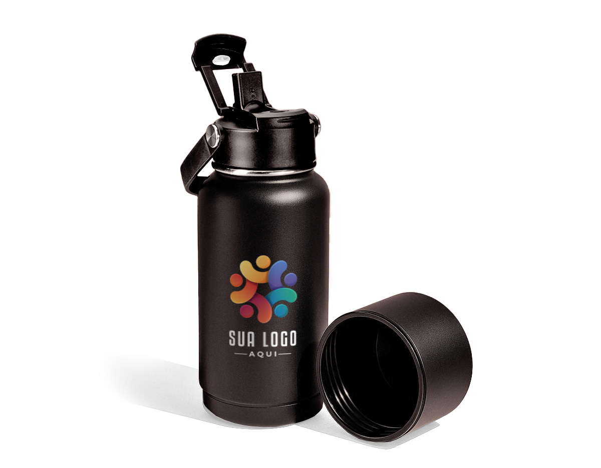 Garrafa térmica em inox com pintura eletrostática e capacidade de até 700ml. Apresenta estrutura interna de parede dupla e vedação a vácuo, o que ajuda a conservar a temperatura de líquidos por mais tempo. Conta ainda com fundo removível. Possui tampa plástica rosqueável com protetor para o bocal, bico flip, canudo interno removível e alça fixa para transporte.