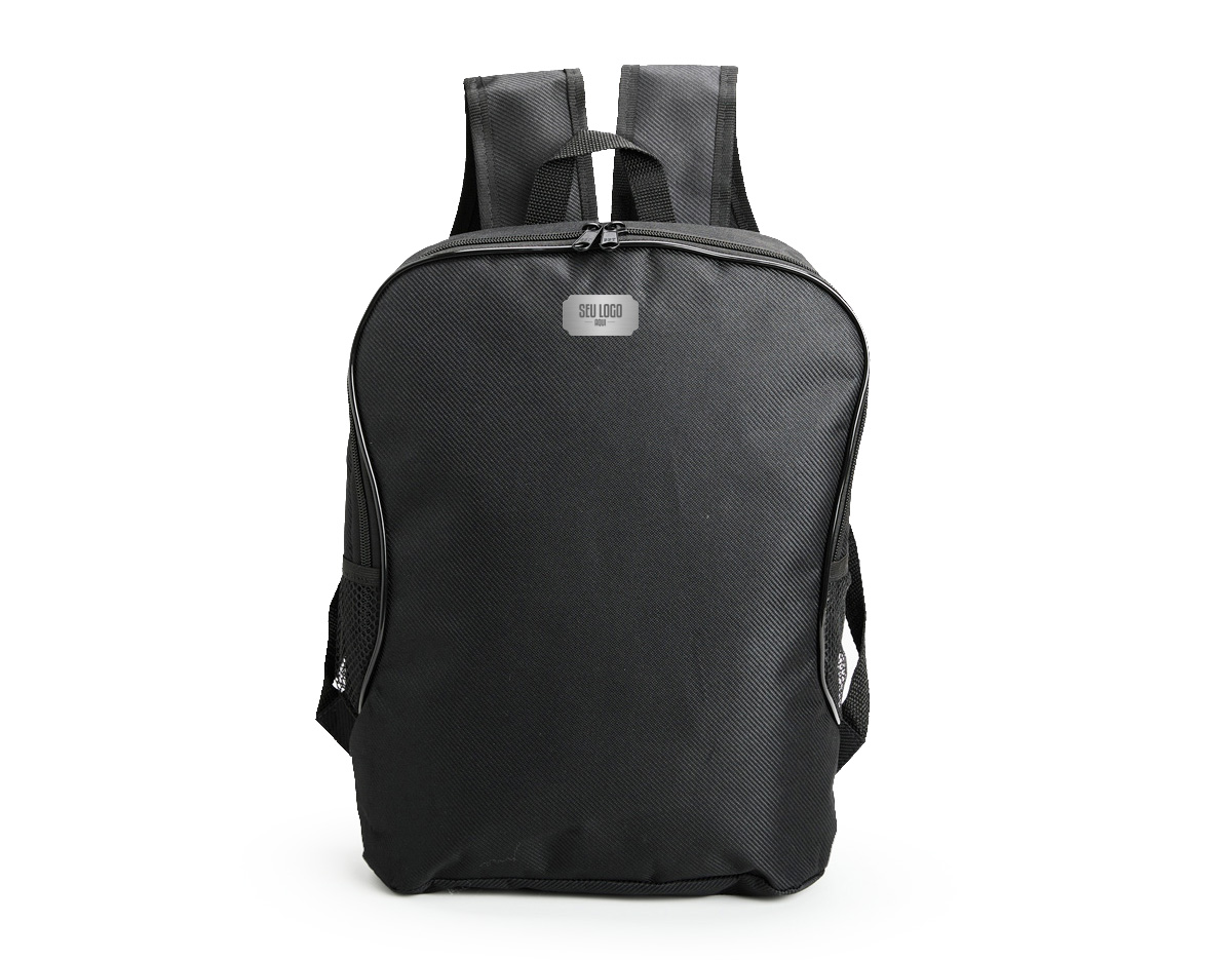 Mochila em poliéster impermeável, com fechamento em zíper e capacidade máxima de 18 litros. Conta com divisória interna em tela, ideal para guardar notebooks de até 15,6 polegadas, além de dois bolsos laterais com elástico.