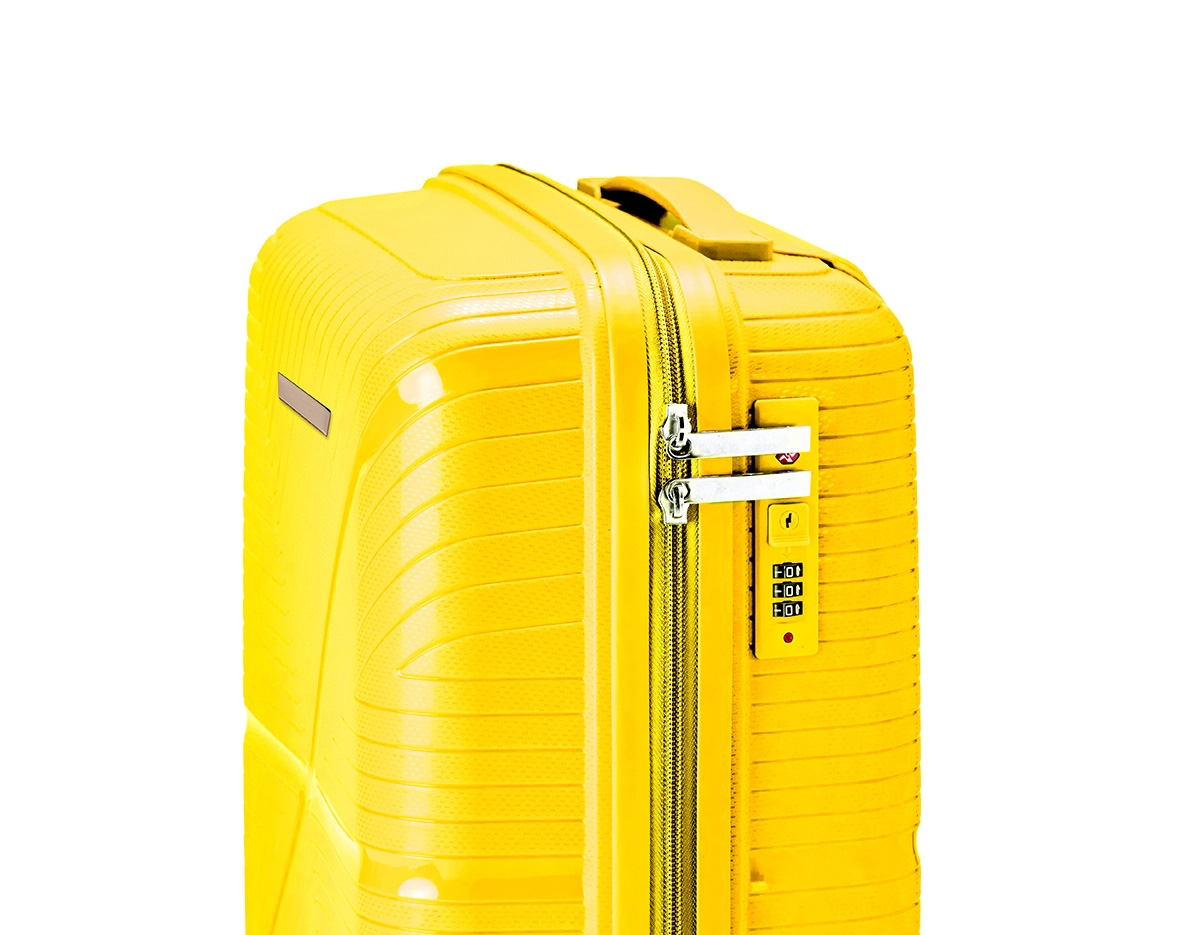 Mala de viagem feita em plástico resistente com capacidade máxima de 30 litros. Possui espaço interno com divisória, que contém bolso em tela e outro espaço com cinta compressora para organização de objetos. Conta ainda com alça de mãos, quatro rodinhas com giro em 360º, puxador com ajuste de nível e cadeado numérico TSA. Acompanha placa em metal para personalização.