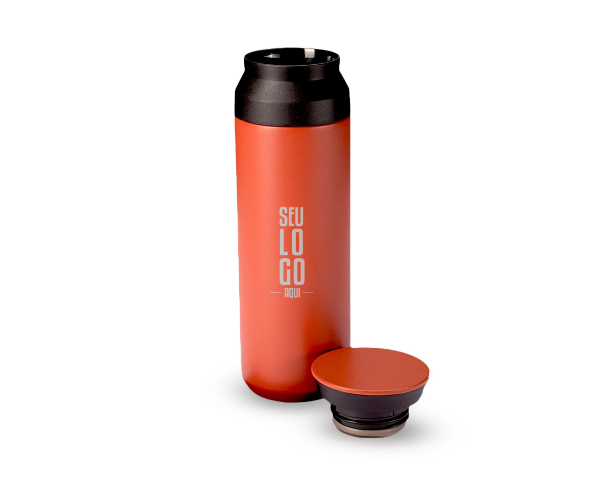 Garrafa térmica com capacidade de até 470ml feita em inox de parede dupla. Possui tampa rosqueável com vedação a vácuo e abertura dupla, proporcionando a conservação da temperatura de líquidos por mais tempo.