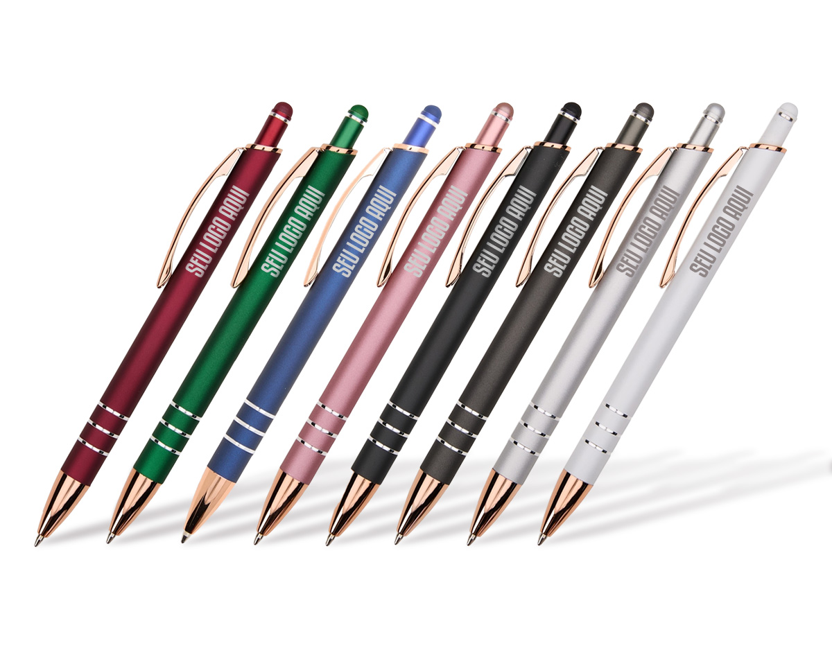 Caneta metálica com carga esferográfica de 1,0mm e acionamento por clique de revestimento emborrachado, ideal para interagir com telas sensíveis ao toque.
