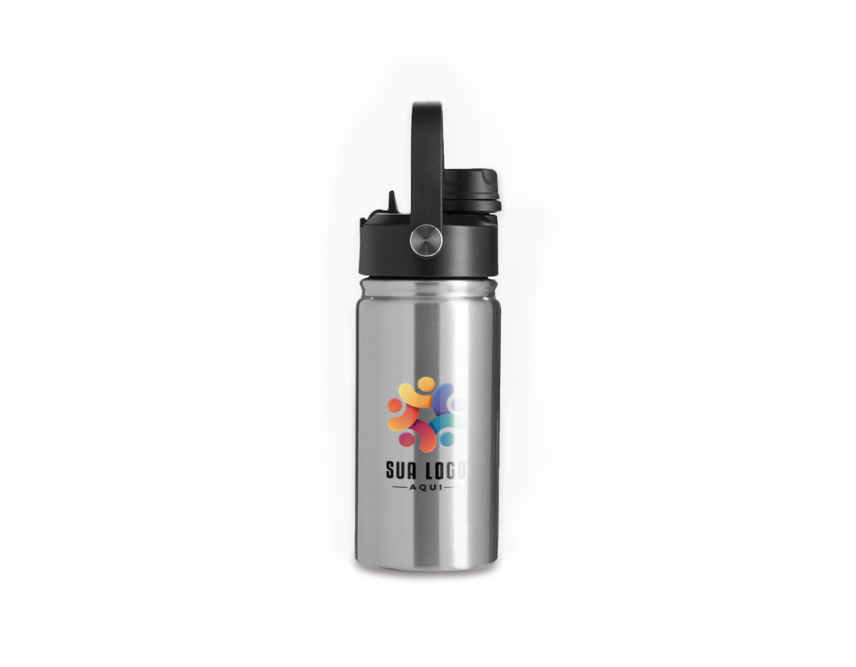 Garrafa térmica em inox com capacidade máxima para 400ml. Apresenta estrutura de parede dupla com vedação a vácuo, garantindo a conservação da temperatura de líquidos por mais tempo. Possui tampa plástica rosqueável com protetor para o bocal, bico flip, canudo interno removível e alça fixa para transporte.