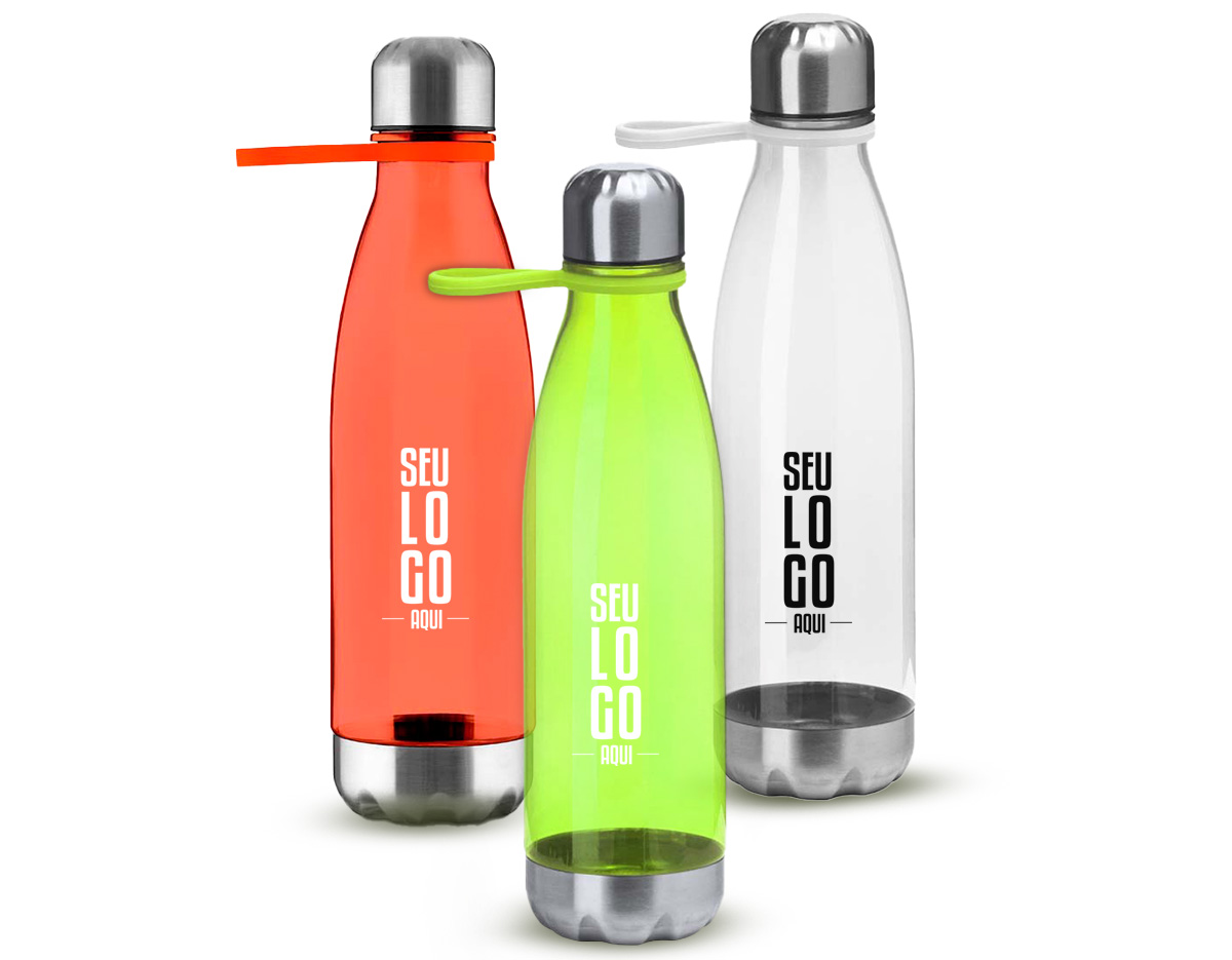 Garrafa plástica em RPET com capacidade de 700 ml, ideal para quem busca sustentabilidade e praticidade no dia a dia. Possui tampa rosqueável com anel de silicone que garante vedação segura, base em metal e alça flexível em silicone, facilitando o transporte. Um brinde corporativo moderno e ecológico que valoriza sua marca.