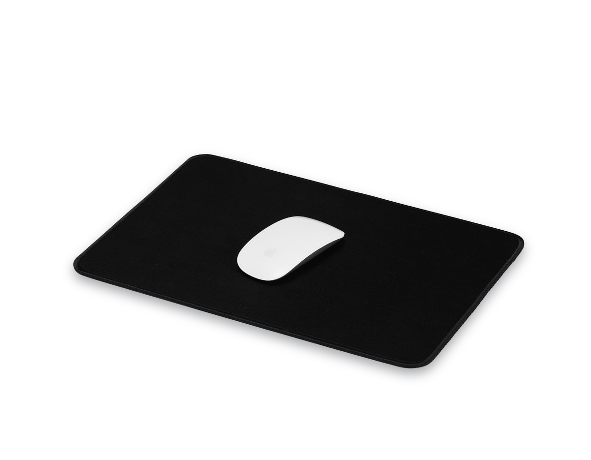 Mouse pad em poliéster impermeável e flexível, garantindo resistência e fácil manutenção. Sua base antiderrapante em borracha assegura firmeza e conforto no uso diário. Um brinde corporativo versátil e durável, ideal para destacar a marca no ambiente de trabalho.