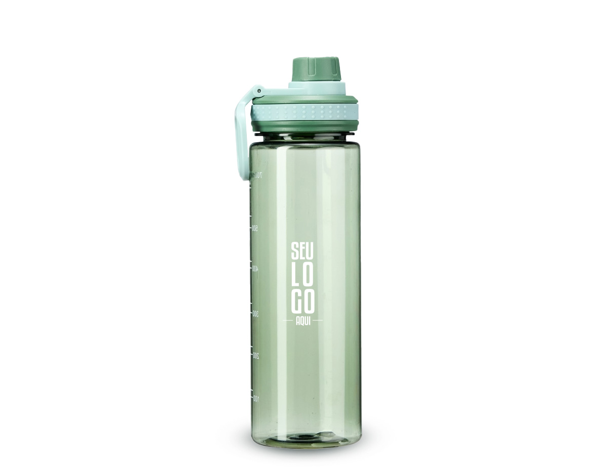 Garrafa plástica de 750ml, com marcação de volume até 700ml para uso preciso no dia a dia. Conta com tampa rosqueável, protetor de bocal e alça prática para transporte. Funcional e versátil, é um brinde corporativo ideal para promover sua marca com utilidade e estilo.