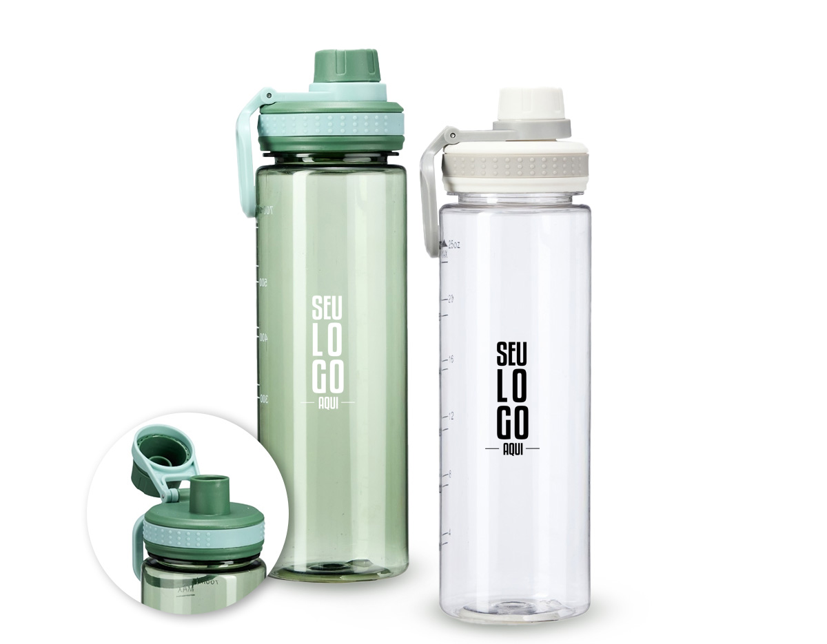 Garrafa plástica de 750ml, com marcação de volume até 700ml para uso preciso no dia a dia. Conta com tampa rosqueável, protetor de bocal e alça prática para transporte. Funcional e versátil, é um brinde corporativo ideal para promover sua marca com utilidade e estilo.