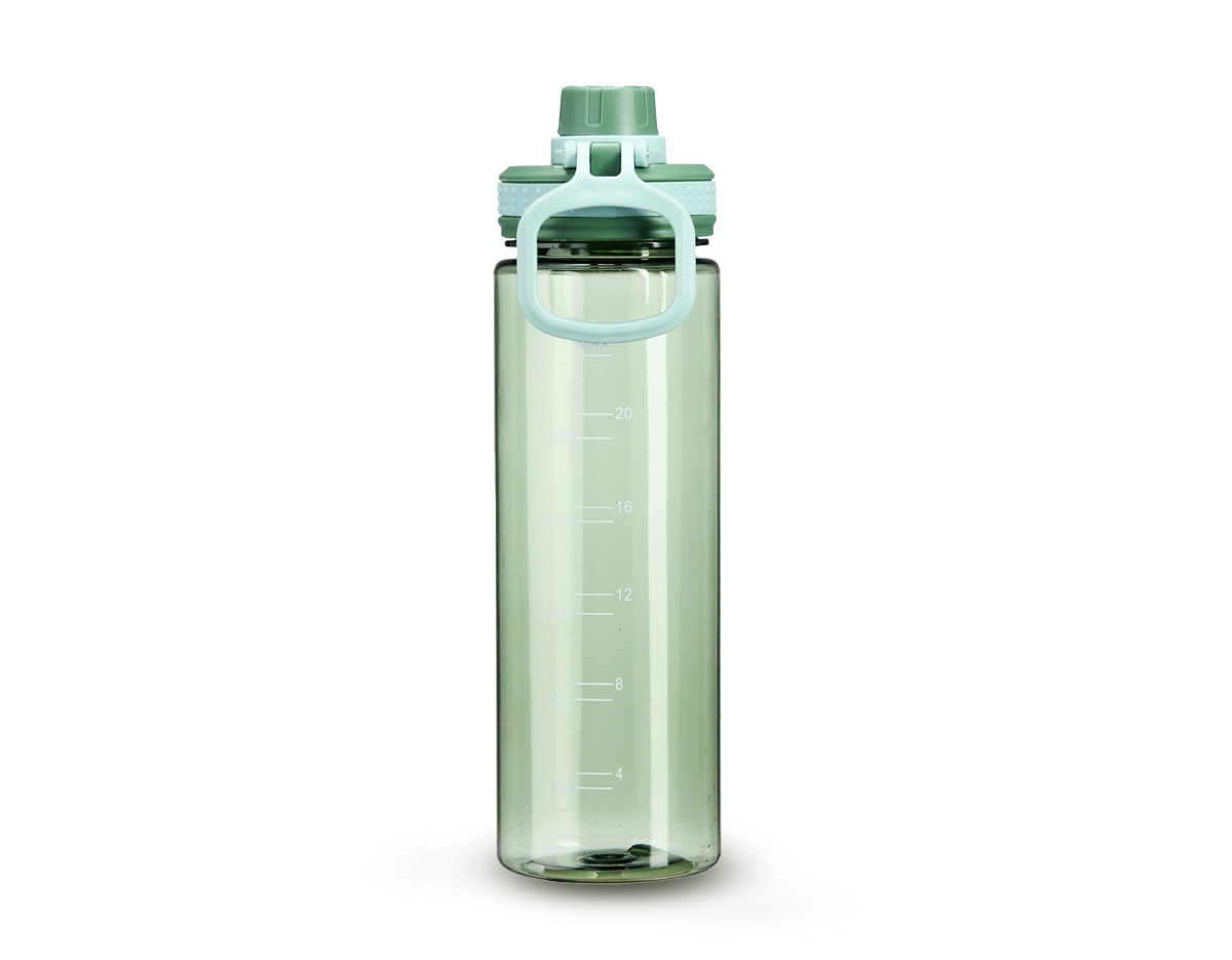 Garrafa plástica de 750ml, com marcação de volume até 700ml para uso preciso no dia a dia. Conta com tampa rosqueável, protetor de bocal e alça prática para transporte. Funcional e versátil, é um brinde corporativo ideal para promover sua marca com utilidade e estilo.