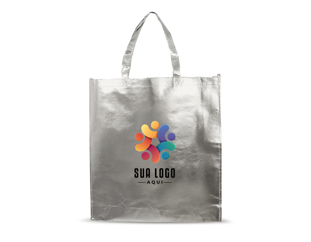 Sacola em TNT com revestimento externo laminado, que oferece maior resistência e durabilidade. Possui duas alças costuradas, garantindo segurança no transporte. Leve, reutilizável e prática, é ideal como brinde corporativo para eventos, feiras e ações promocionais.