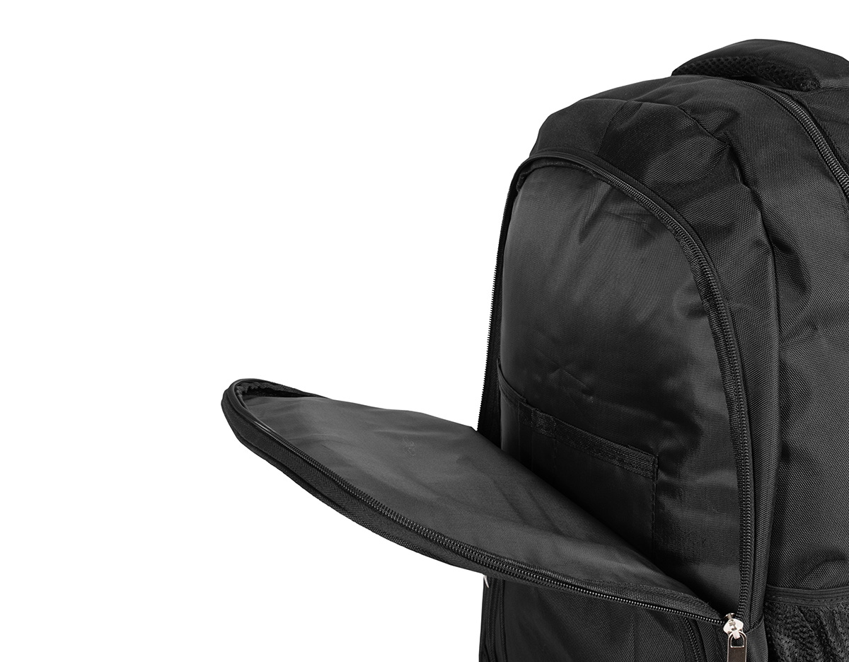 Mochila confeccionada em poliéster 900D impermeável, com fechamento em zíper e capacidade para até 32 litros. Possui compartimento interno com divisória para notebooks de até 17,3 polegadas. Conta ainda com três compartimentos frontais em tamanhos diferentes e dois bolsos laterais em malha com elástico, além de revestimento em tecido respirável na parte posterior, nas alças para as costas e na alça de mão.