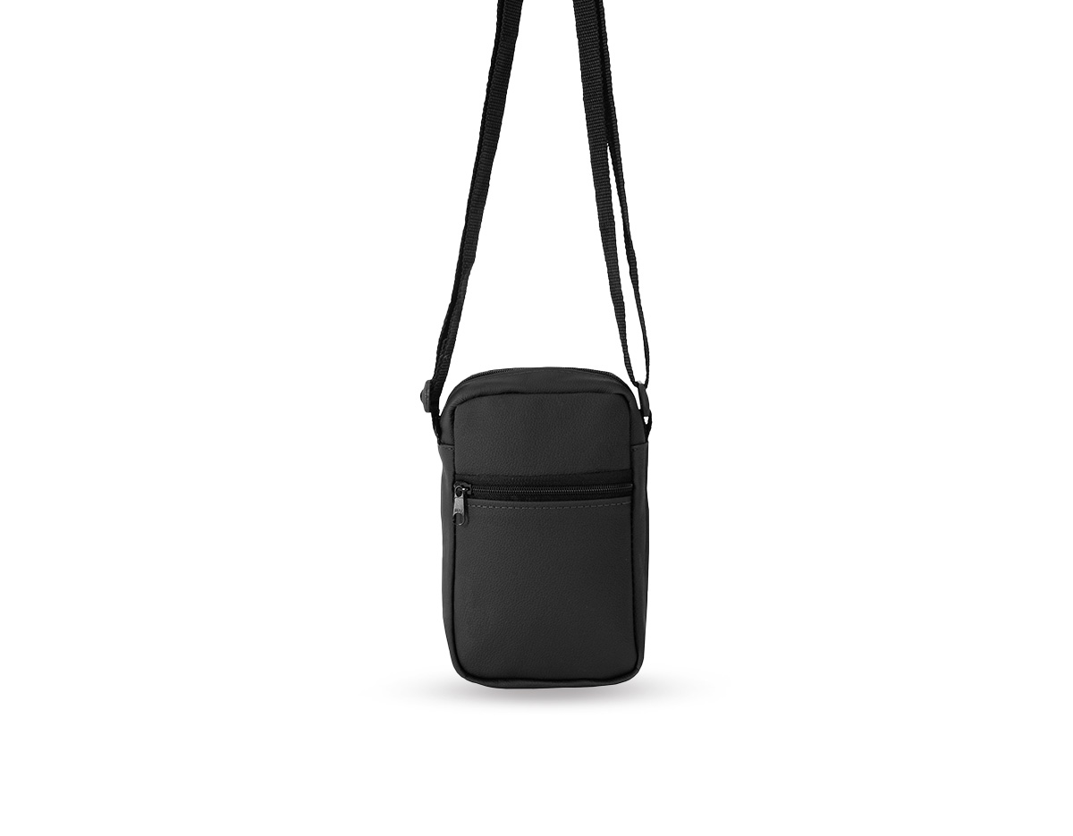 Bolsa de ombro confeccionada em couro sintético, com fechamento em zíper e alça ajustável que garante conforto no uso. Possui dois compartimentos: um principal com bolso interno em tecido de malha para melhor organização e outro frontal de fácil acesso. Um brinde corporativo elegante e funcional para o dia a dia.