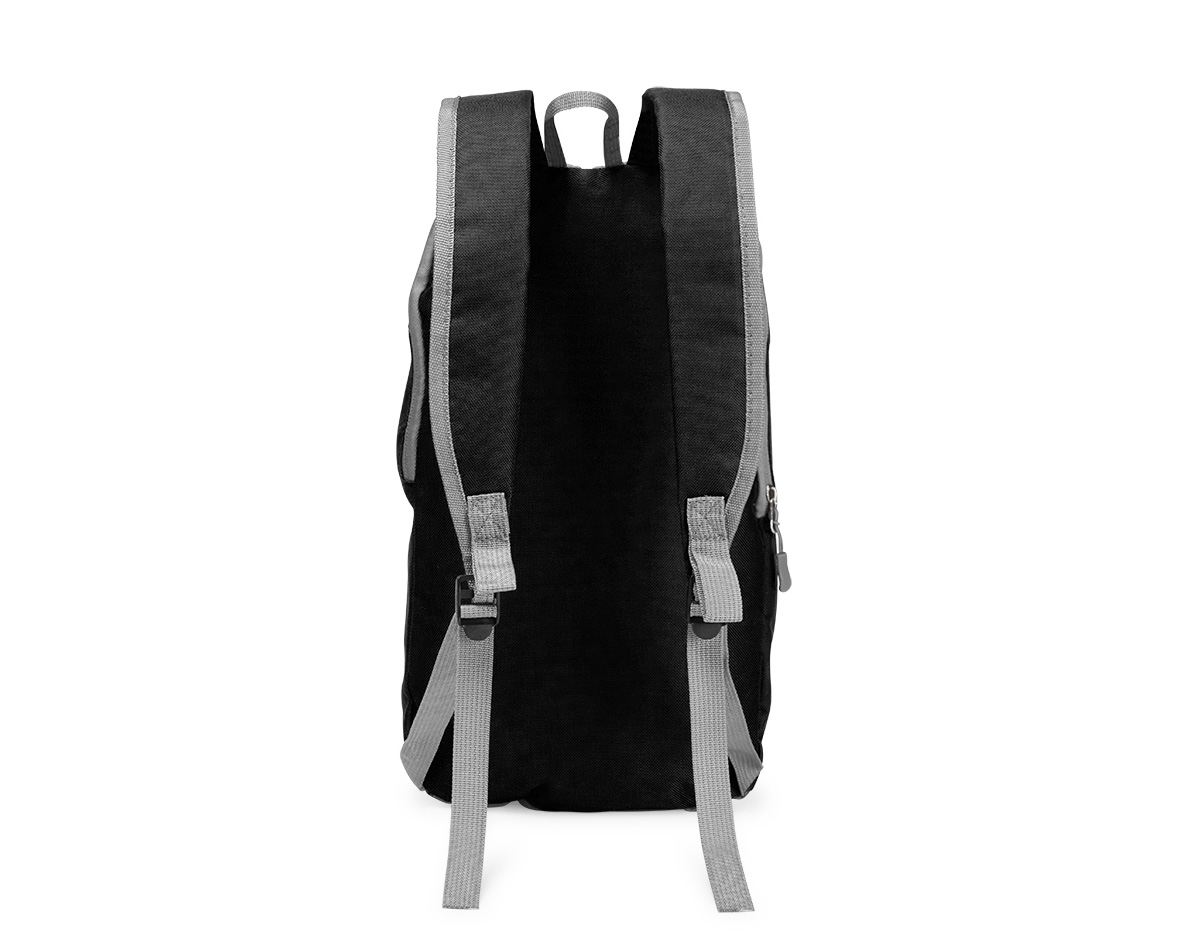 Mochila feita em poliéster impermeável com fechamento em zíper e capacidade para até 9 litros. Possui compartimento interno, um bolso frontal com fechamento em zíper, alça superior em nylon e dois pares de alças traseiras ajustáveis para as costas.