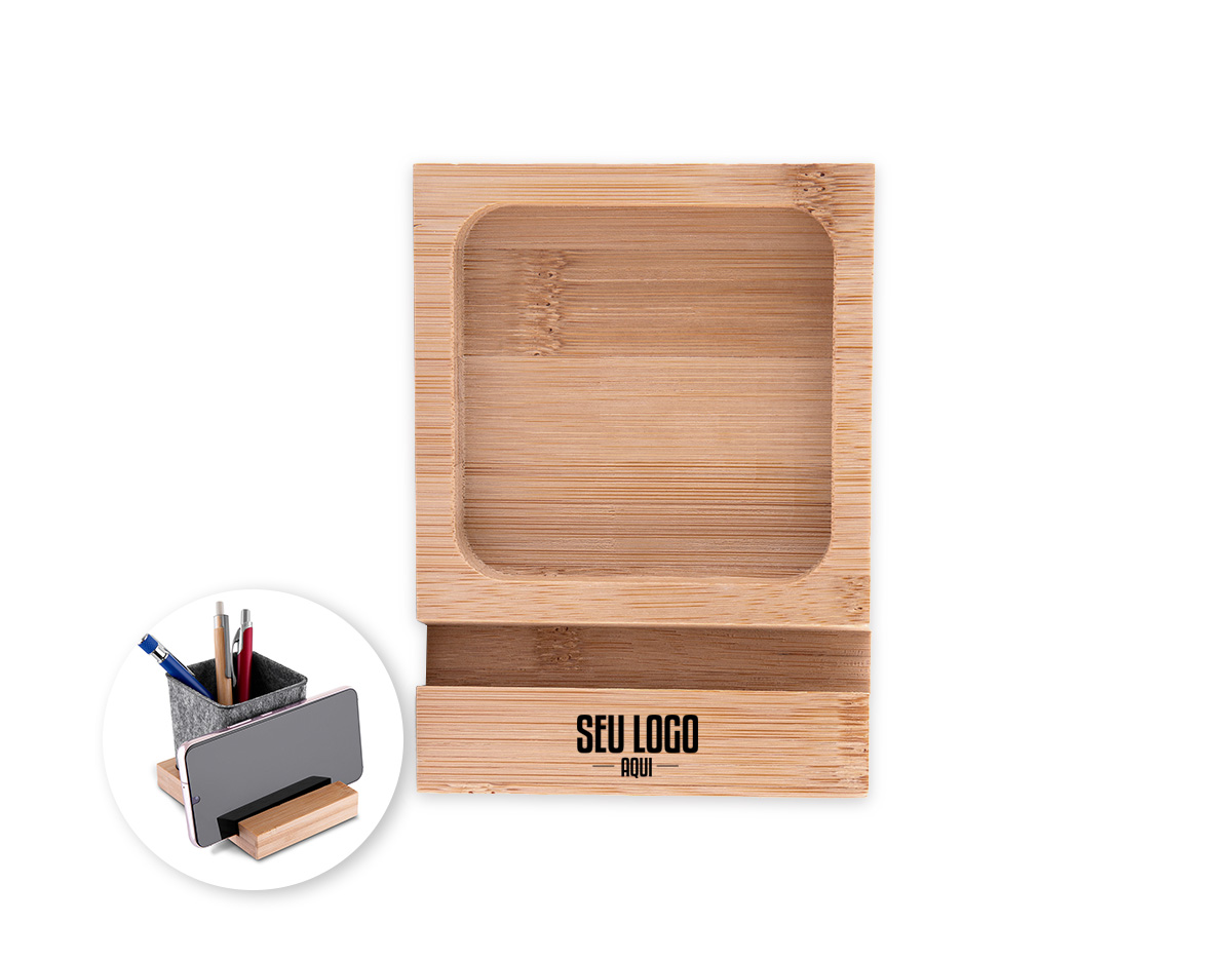 Porta-objetos e suporte para celular confeccionado em feltro reciclado, com detalhe em bambu que agrega um toque natural e moderno. Ideal para organizar canetas, lápis e marcadores, mantendo a mesa de escritório funcional e organizada. Brinde sustentável, prático e elegante para ações corporativas.