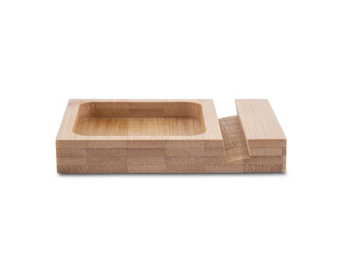 Porta-objetos e suporte para celular confeccionado em feltro reciclado, com detalhe em bambu que agrega um toque natural e moderno. Ideal para organizar canetas, lápis e marcadores, mantendo a mesa de escritório funcional e organizada. Brinde sustentável, prático e elegante para ações corporativas.