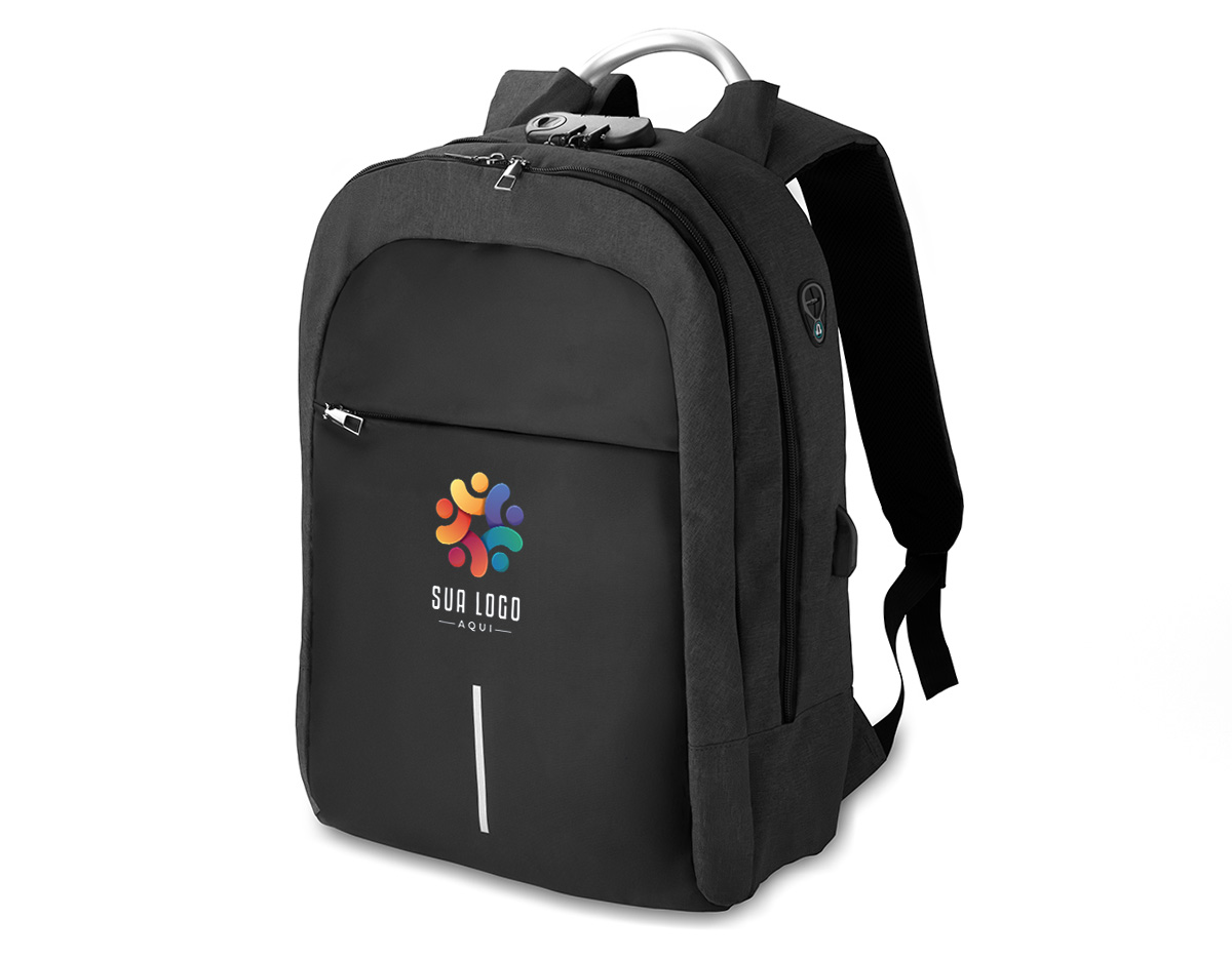Mochila confeccionada em tecido externo de poliéster 300D e tecido interno em poliéster 210D. Possui fechamento em cadeado com segredo, bolso frontal com zíper, faixa reflexiva na parte frontal, saída USB e para fone de ouvido. Conta com alça de mão em metal, alça de ombro acolchoada, engate para mala de viagem e dois grandes compartimentos com fechamento em zíper, sendo um para pequenos
objetos e outro específico para notebook de até 15,6”.