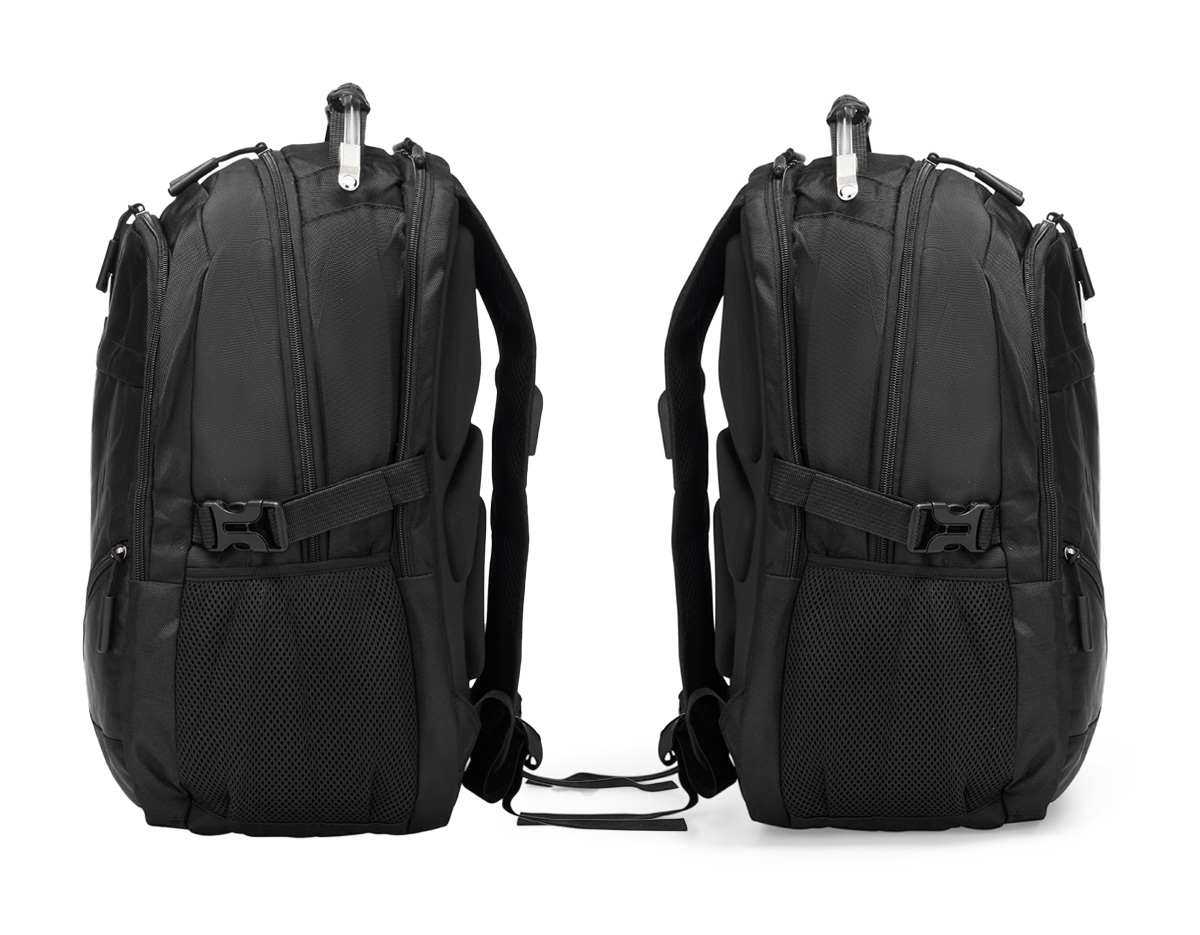 Mochila confeccionada em PVC Jacquard com mescla em seda, resistente à água, fechamento em zíper no compartimento principal e capacidade de até 23 litros. Possui uma placa metálica para personalização, três compartimentos frontais, dois bolsos laterais em tela de nylon e bolso traseiro para notebook de até 15,3 polegadas. Conta ainda com engates laterais ajustáveis, alça superior em plástico e silicone, alças acolchoadas, adaptadores USB e P2 e painel traseiro estofado. Acompanha capa protetora em tecido sintético.