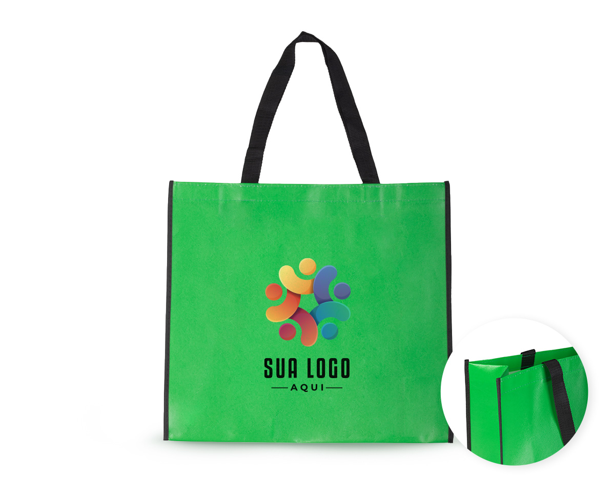 Sacola confeccionada em TNT laminado, resistente e de fácil limpeza, ideal para o transporte de diversos itens no dia a dia. Possui estrutura leve e durável, oferecendo boa capacidade e praticidade no uso. Um brinde corporativo funcional, econômico e versátil, perfeito para ações promocionais, eventos e divulgação da marca.