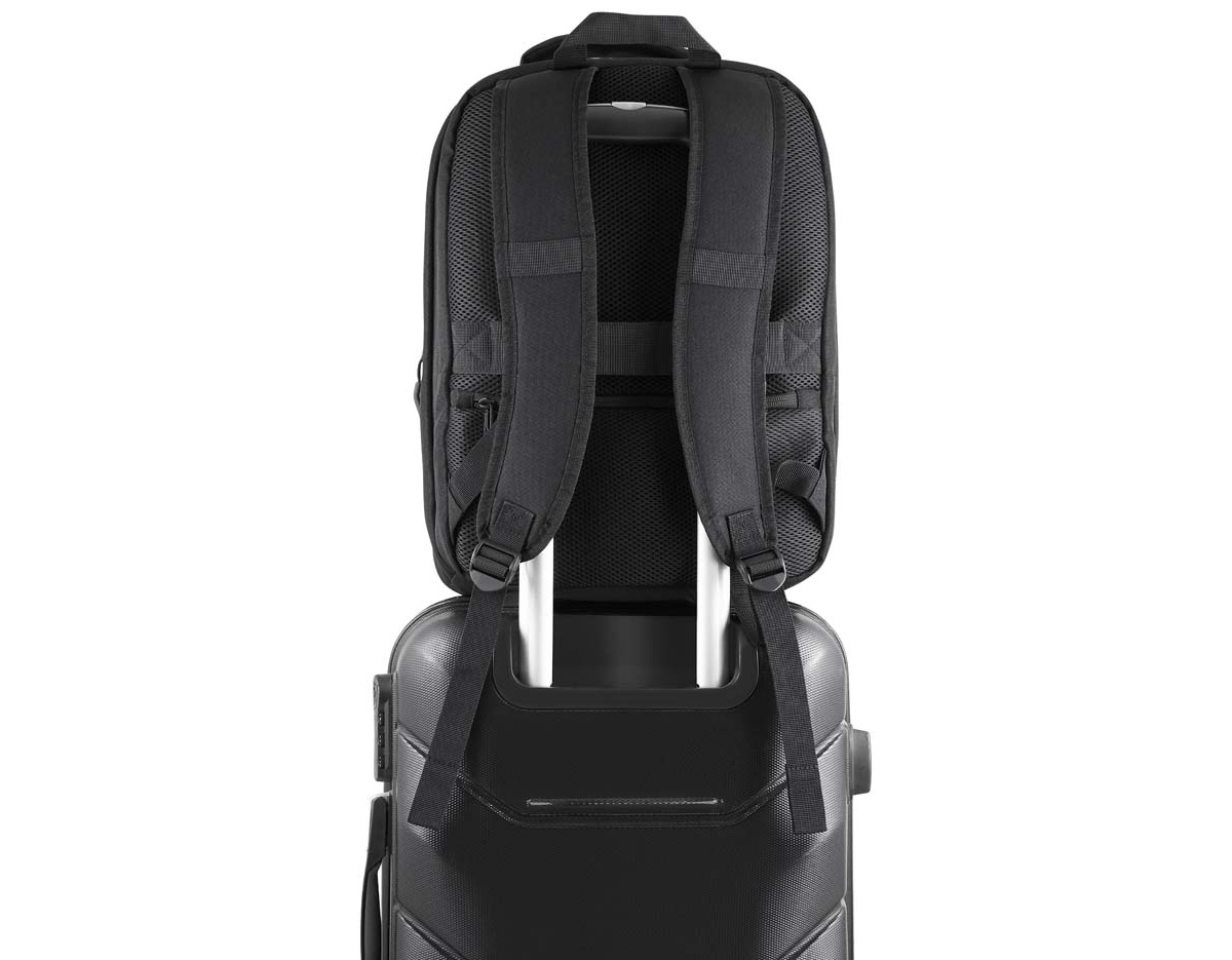 Mochila premium em poliéster 600D com detalhe em PU e interior em poliéster 210D. Conta com compartimento interno a vácuo, acompanha bomba para desinflar, expansor com zíper, compartimento frontal com zíper, compartimento para notebook de até 15,6”, compartimento com zíper nas costas, engate para mala de viagem e alças de mão e ombro acolchoadas.