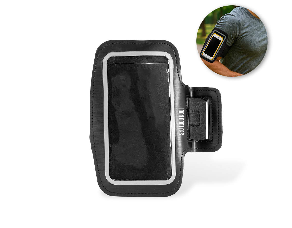 Braçadeira para celular confeccionada em couro sintético, com revestimento posterior em neoprene, oferecendo conforto e resistência durante o uso. Possui capacidade para aparelhos de até 6,5 polegadas, visor frontal em plástico que permite o manuseio da tela sem a retirada do aparelho e alça em neoprene com fechamento em velcro, garantindo ajuste seguro ao braço. Um brinde corporativo moderno, funcional e ideal para atividades esportivas, caminhadas e uso diário.