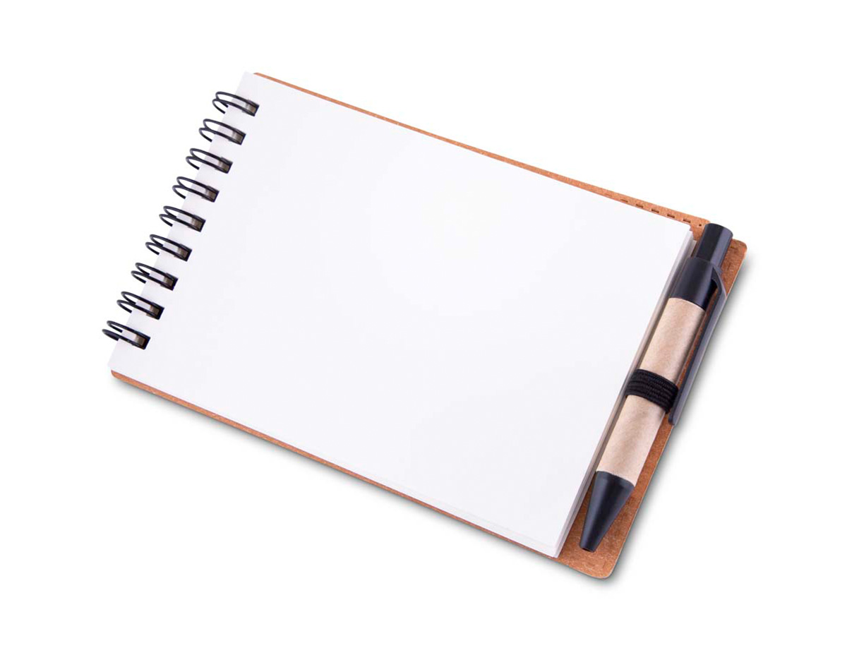 Mini caderno com capa em papelão e encadernação espiral wire-o, ideal para anotações rápidas e uso diário. Possui 70 folhas sem pauta em papel 70 g/m² e acompanha caneta confeccionada em papelão reciclado com detalhe em plástico. Um brinde corporativo prático, sustentável e funcional, perfeito para ações promocionais e eventos.