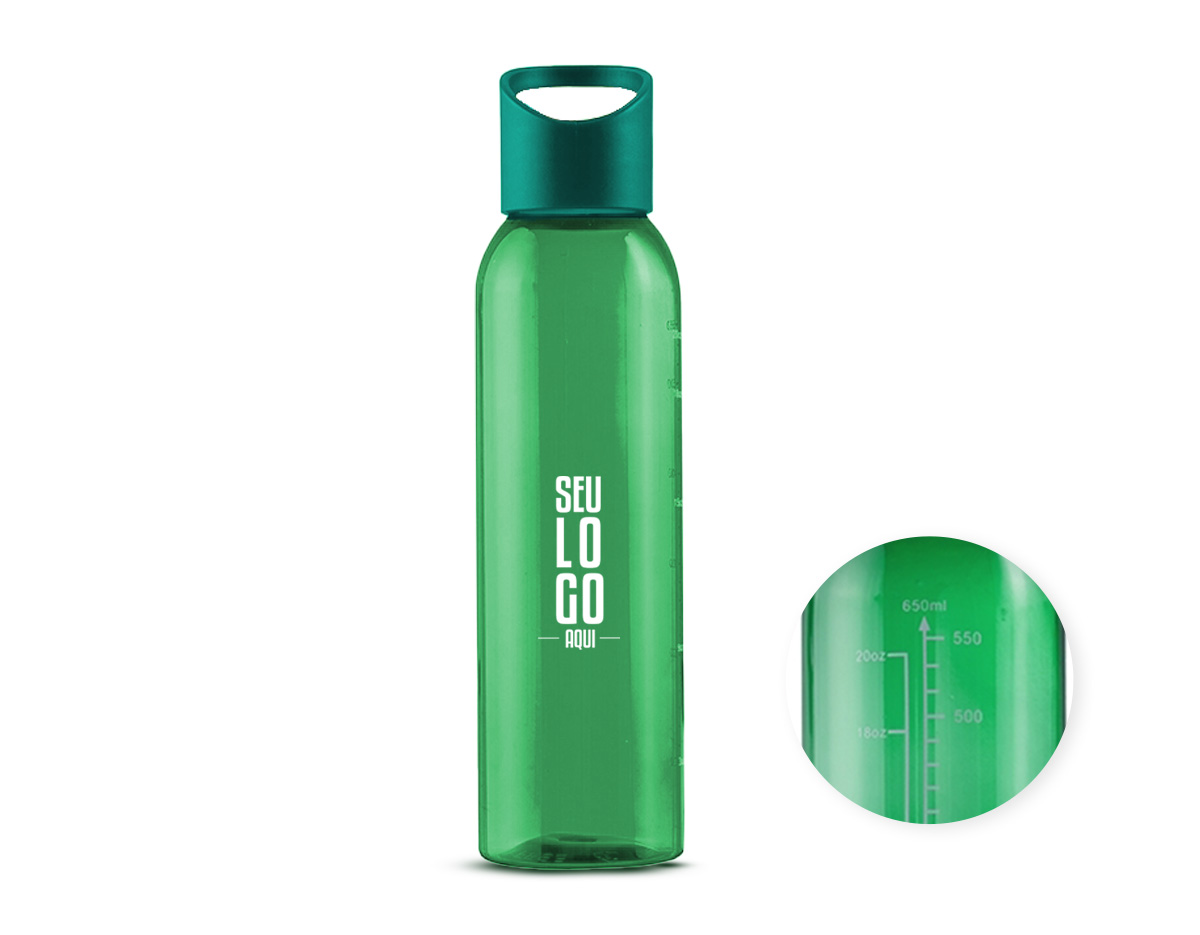Garrafa produzida em plástico livre de BPA, segura para o uso diário e ideal para acompanhar a rotina de hidratação. Possui capacidade máxima de 700 ml, com marcação de volume impressa até 650 ml, facilitando o controle da ingestão de líquidos. Conta com tampa rosqueável e alça fixa, que garante praticidade no transporte. Um brinde corporativo funcional, leve e versátil, perfeito para ações promocionais e uso contínuo.